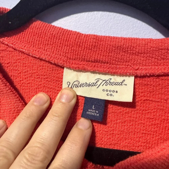 Universal Threads size large tee - Picture 3 of 3